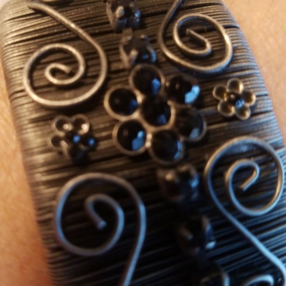 Vintage Pewter tone Wire Wrapped Cuff Bracelet w/Black Rhinestones, 1.5" wide - Picture 7 of 7
